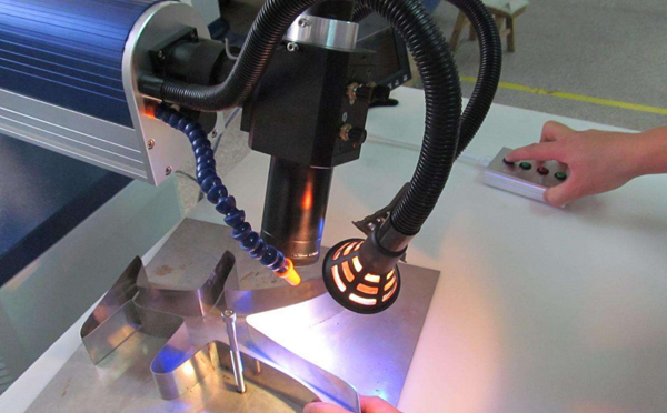 激光焊字機使用 激光焊字機使用