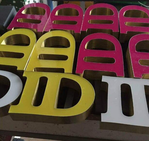 圍邊廣告字